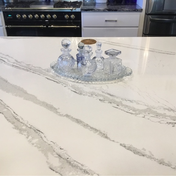 European Crystal Bottles & Tray - Picture 13 of 14